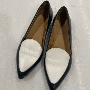 Everlane Italia The Modern Loafer Pointed Flat 9.5 Black & White EUC